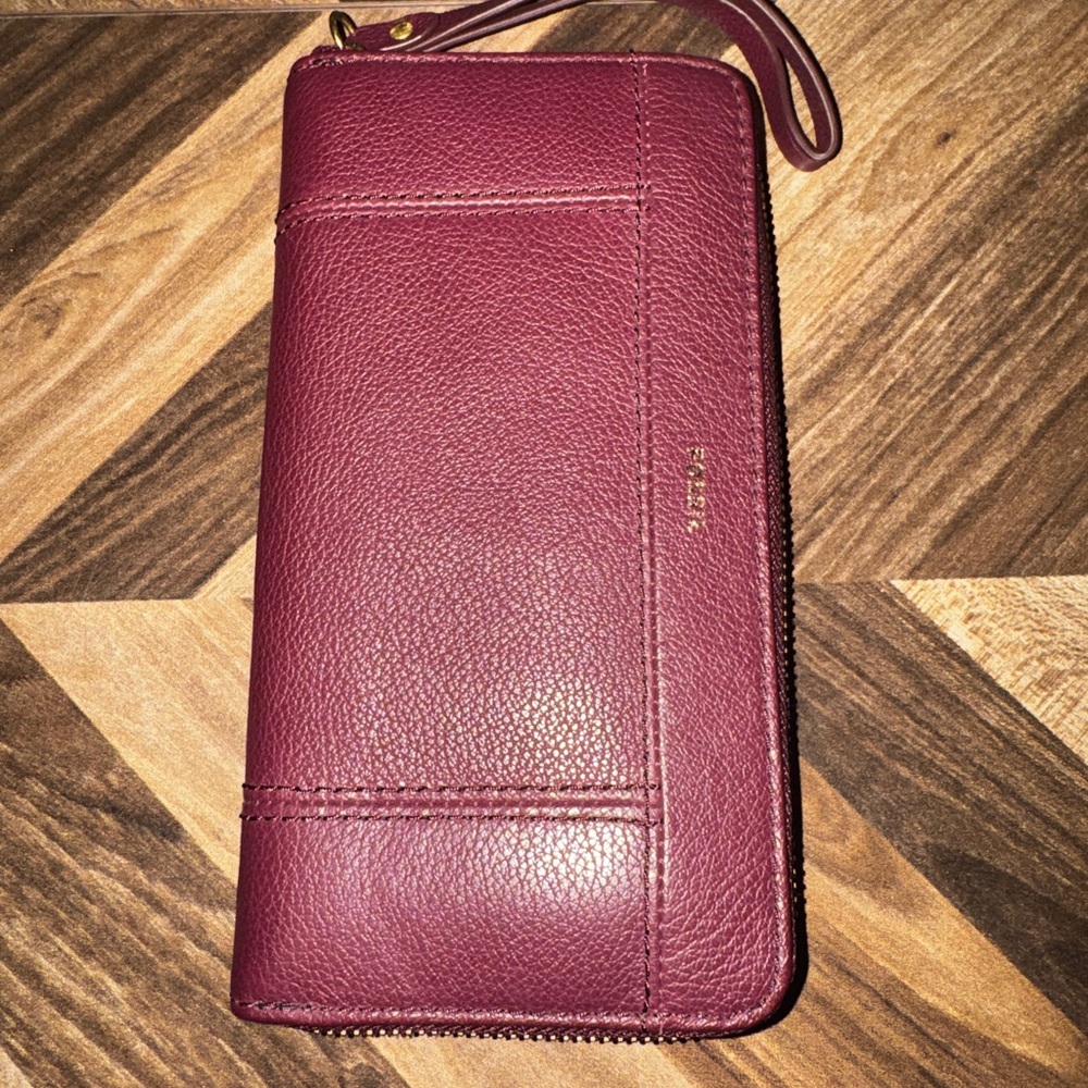 Fossil Jori Burgundy Leather Zip Wallet/Clutch